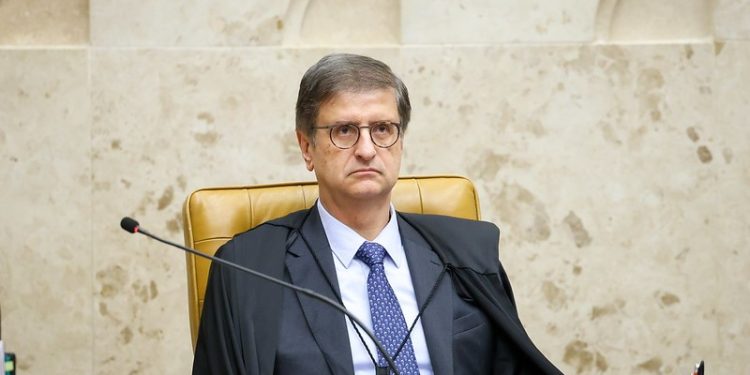 Mensagem apreendida pela PF mostra que Vorcaro deu aval para levar filho de Gonet a Londres