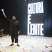 Michel Alcoforado estreia no teatro com aula-espetáculo baseada no best-seller 'Coisa de rico'