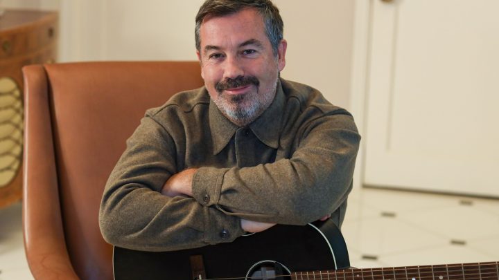 Morre Duncan Sheik, aos 56 anos, cantor de 'Barely breathing' e compositor de 'Spring awakening'