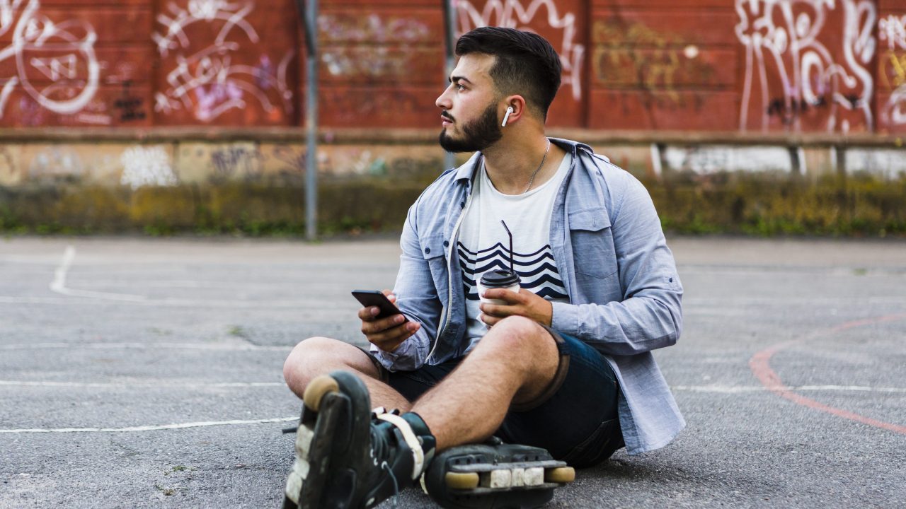 Não tomar banho para se tornar atraente vira tendência entre os jovens: existe alguma base científica?