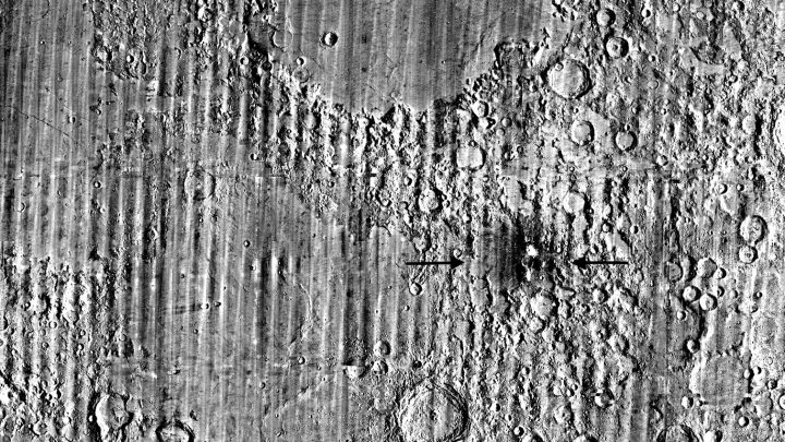 Nasa descobre nova cratera na Lua criada por impacto de fragmento de asteroide há dois anos