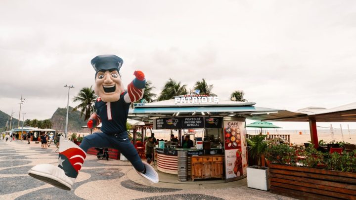 New England Patriots abre quiosque em Copacabana durante semana de jogo da NFL no Rio