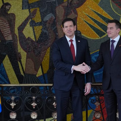 No Equador, Marco Rubio promete dinheiro contra o narcotráfico e inclui facção em lista de grupos terroristas