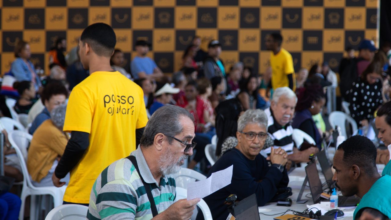 No Rio, idosos e mais pessoas com direito à gratuidade poderão ocupar mais lugares nas vans; veja novidades do transporte complementar