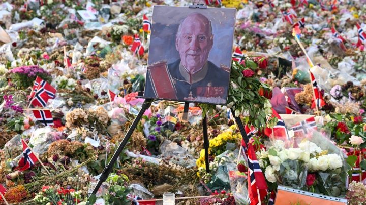 Noruega se despede do rei Harald V em funeral com presença de chefes de Estado e realeza europeia