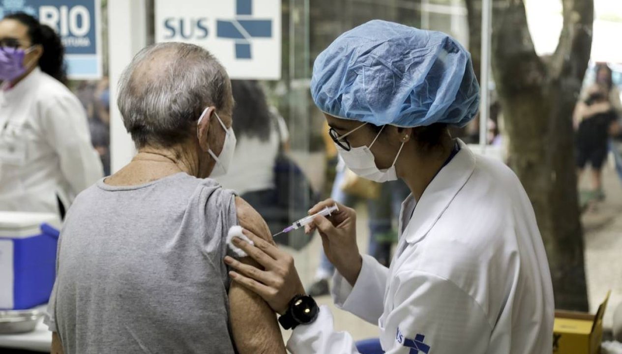 Nova vacina: SUS vai oferecer imunizante contra a pneumonia para quem tem mais de 85 anos