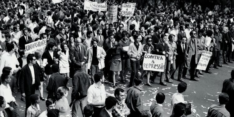 Novo livro de Carlos Fico vai tratar das 'motivações' que levaram a esquerda a luta armada na ditadura