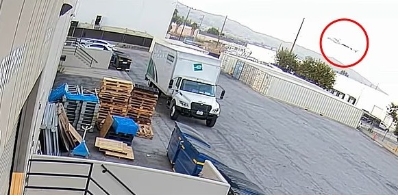 Novo vídeo divulgado mostra outro ângulo da queda de helicóptero da NBC que matou três pessoas em Los Angeles; veja