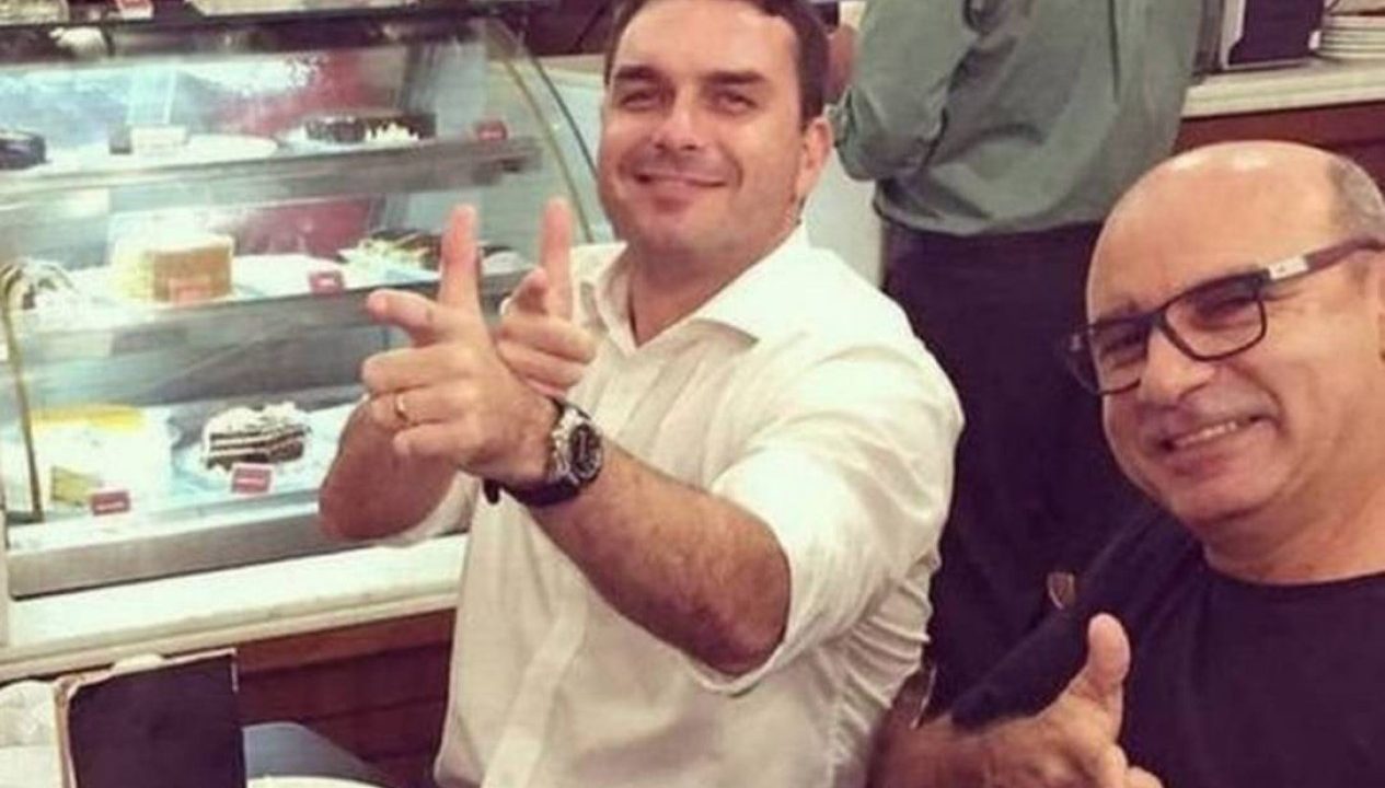 O encontro secreto entre Flávio Bolsonaro e Queiroz, o pivô do escândalo das rachadinhas