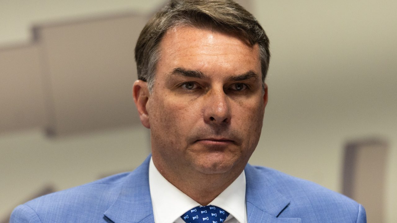 O pânico na campanha de Flávio Bolsonaro com um troco de Dino e Moraes