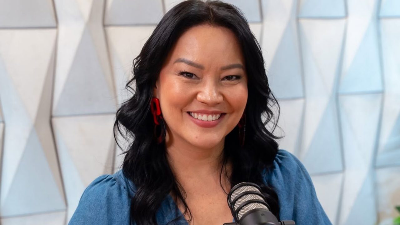 O que mudou na vida de Geovanna Tominaga? Apresentadora fala sobre carreira e maternidade