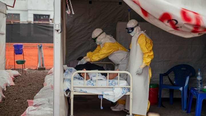 OMS vê 'sinais promissores' no combate ao Ebola na RD Congo, mas destaca que epidemia pode durar meses