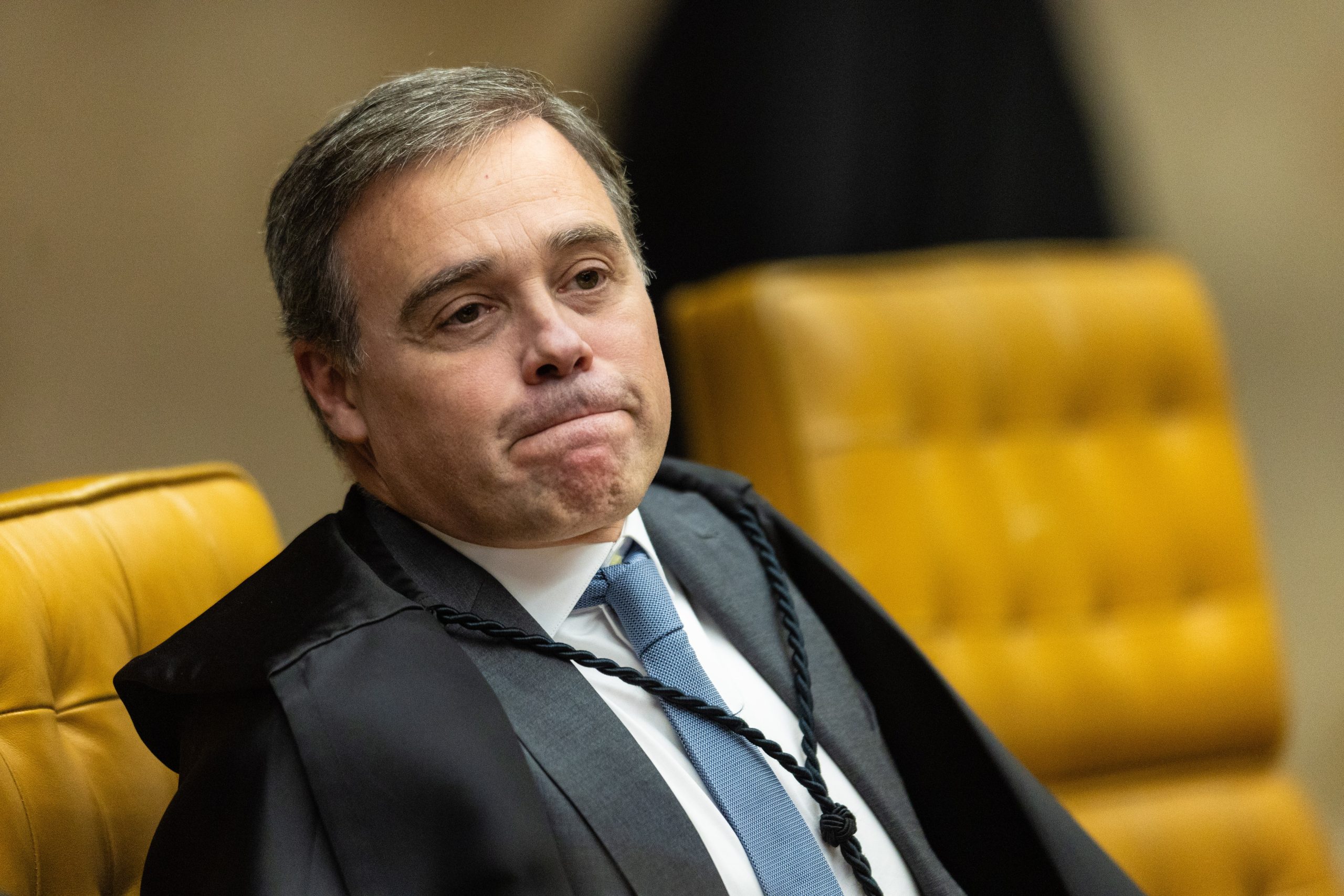Os movimentos e pressões que cercaram Mendonça antes de derrubar sigilo sobre Moraes e Vorcaro