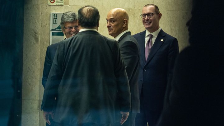 PF cruzou mensagens, registros do celular de Vorcaro e documentos para checar conversas entre dono do Master e Moraes
