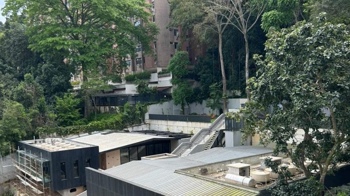 Parque público previsto em lei como contrapartida para construção de condomínio na Gávea tem acesso proibido