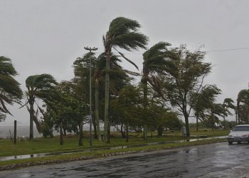 Passagem de frente fria provoca ventos de até 70 km/h no Sul e chuvas no RJ e MG; veja previsão desta quarta