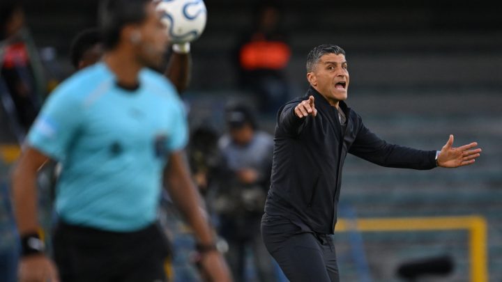 Pedro Emanuel afasta rótulo de Vasco 'Copeiro': 'Queremos o de equipe competitiva'