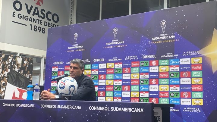 Pedro Emanuel comemora vaga na semi da Sul-Americana e fala de remontada no Brasileiro: 'Sabemos onde queremos por o Vasco'