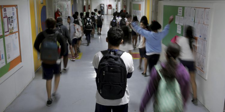 Pisa: 48% dos estudantes brasileiros usam IA para trabalhos escolares
