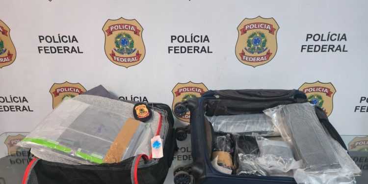 Polícia Federal prende jovem com 5,5 kg de cocaína no Aeroporto do Galeão tentando embarcar para a Espanha