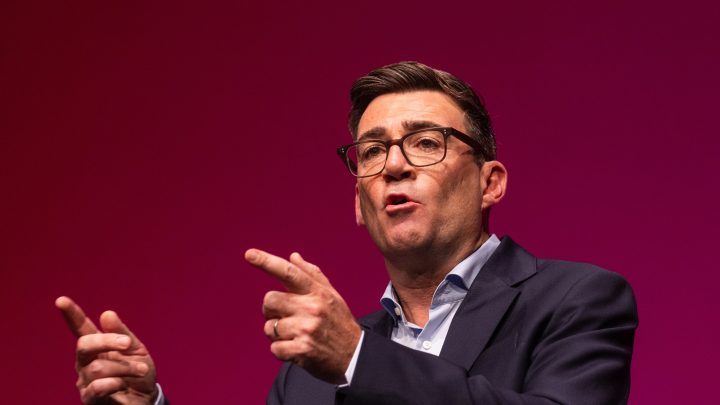 Premier britânico diz haver indícios de que Irã esteve envolvido em incidente em base aérea usada pelos EUA no Reino Unido
