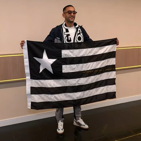Provável 'pré-temporada', contrato vantajoso e desejo por desafio: os bastidores da chegada de Ziyech ao Botafogo