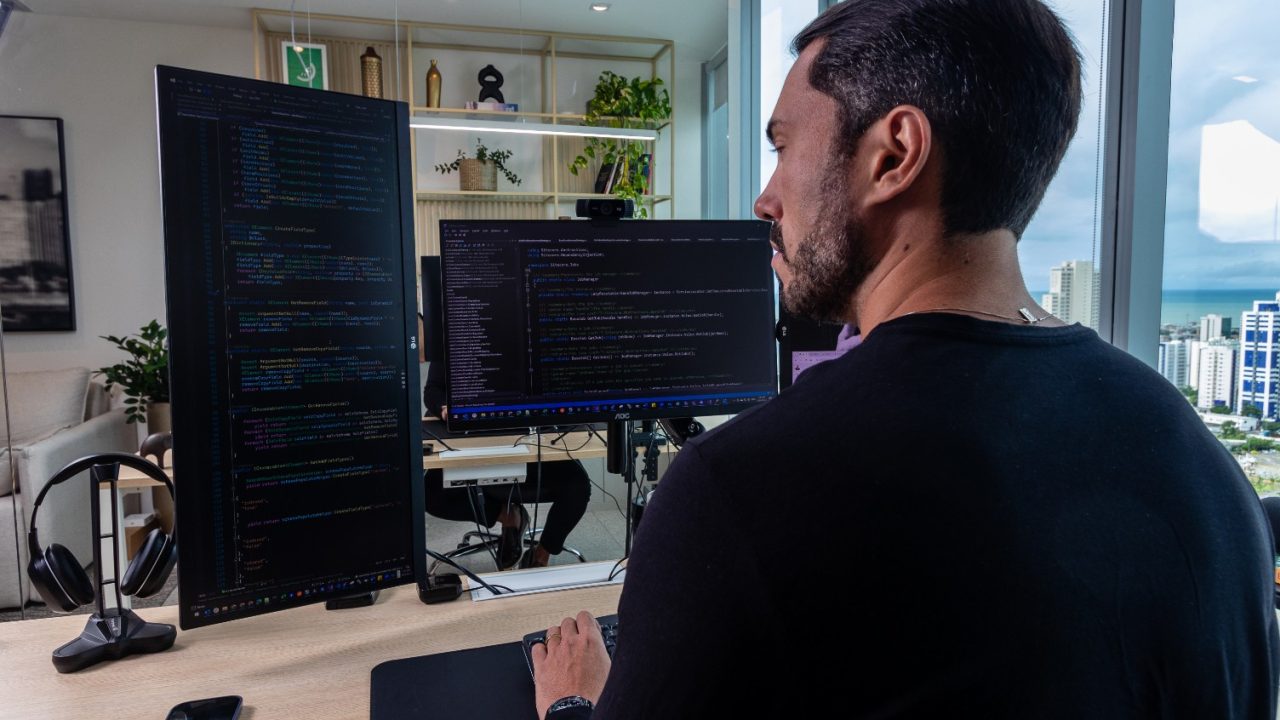 Quantas pessoas trabalham em home office no país? Veja mapa por capitais e onde o trabalho remoto mais avança