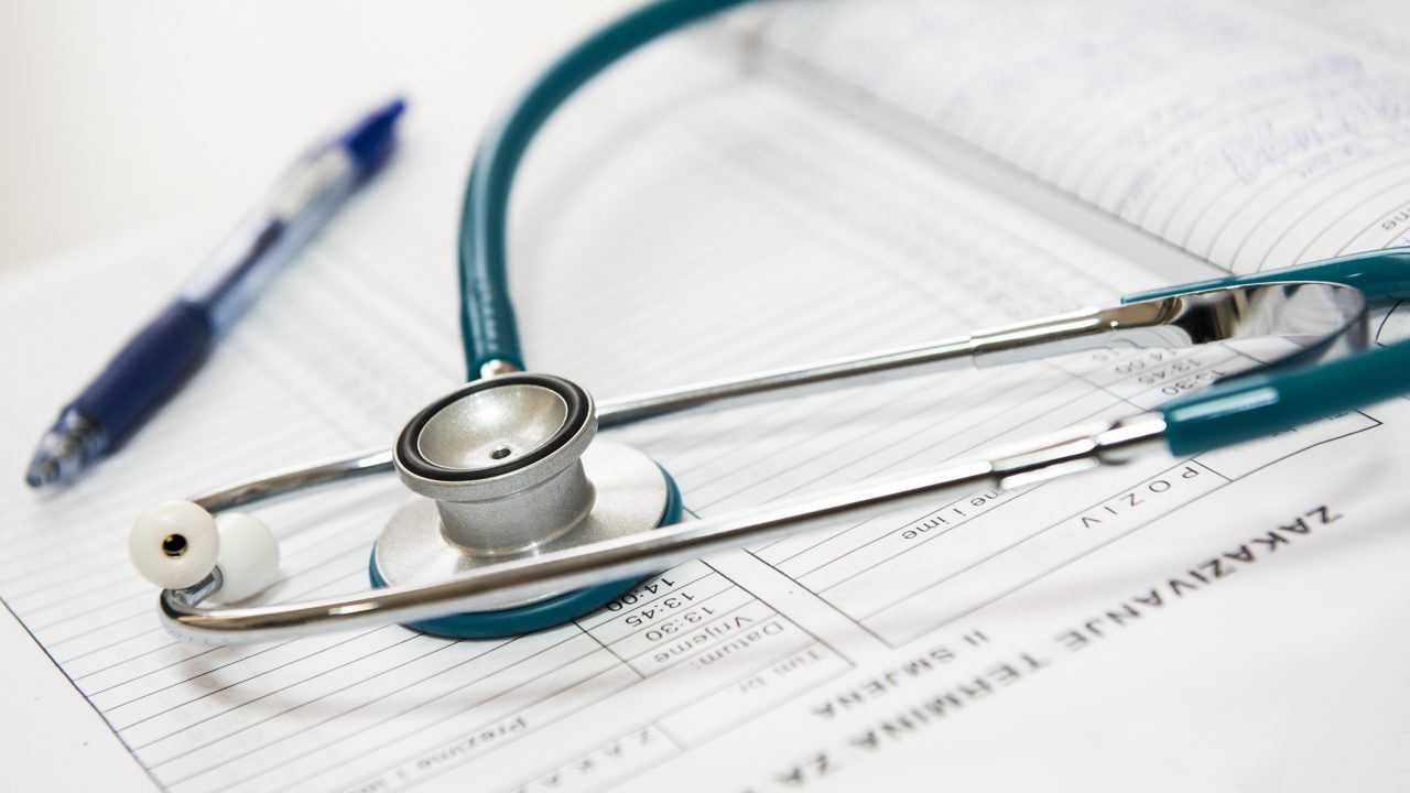 Quase metade dos médicos em UTIs brasileiras apresenta alto nível de ‘esgotamento’, mostra estudo