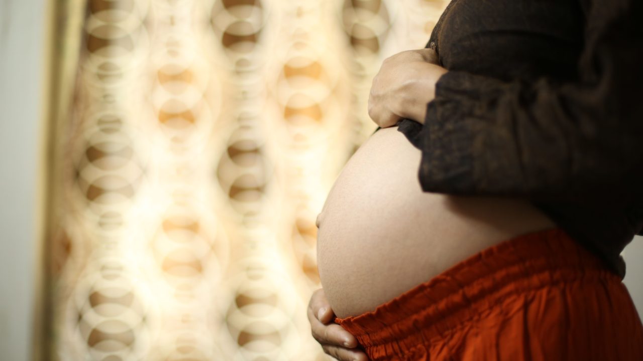 R$ 230 mil por gestação: como funciona a barriga de aluguel nos EUA, onde futuros pais podem contratar várias gestantes sem limite