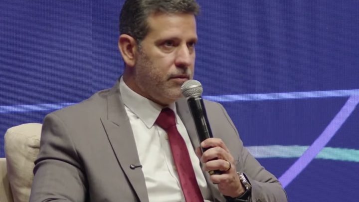 Redação do Enem: forma de cobrar leitura e escrita na prova 'tende a ser alterada', diz ministro