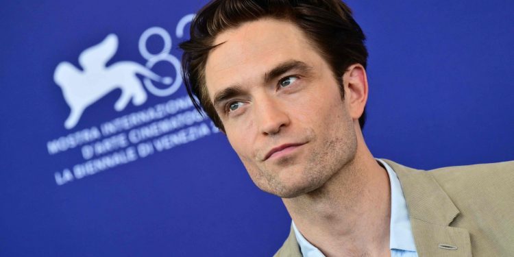 Robert Pattinson comenta filme sobre Chris Hansen em Veneza: 'Espero que ele goste'