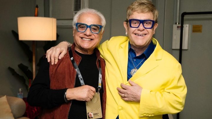 Roberto Medina visita Elton John no camarim: presente e bate-papo sobre show histórico