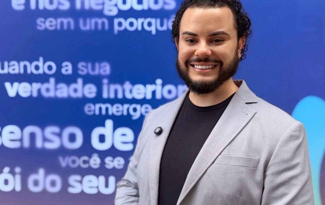 Robô atende, gente fecha: por que metade dos consumidores quer os dois na hora de comprar