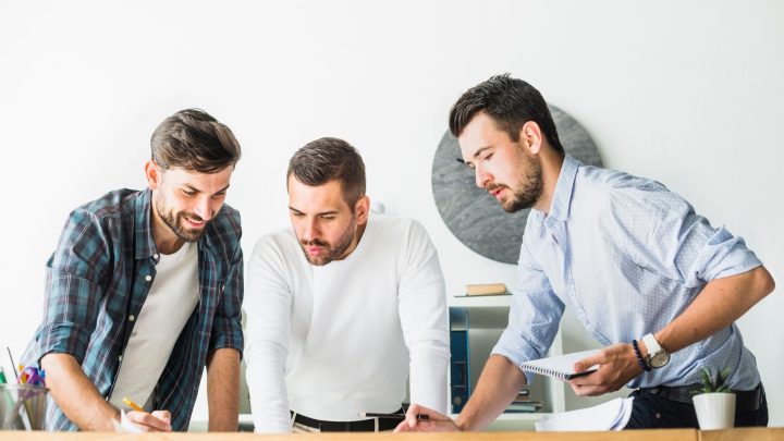 Saúde mental dos homens: por que tantos só procuram ajuda quando chegam ao limite?