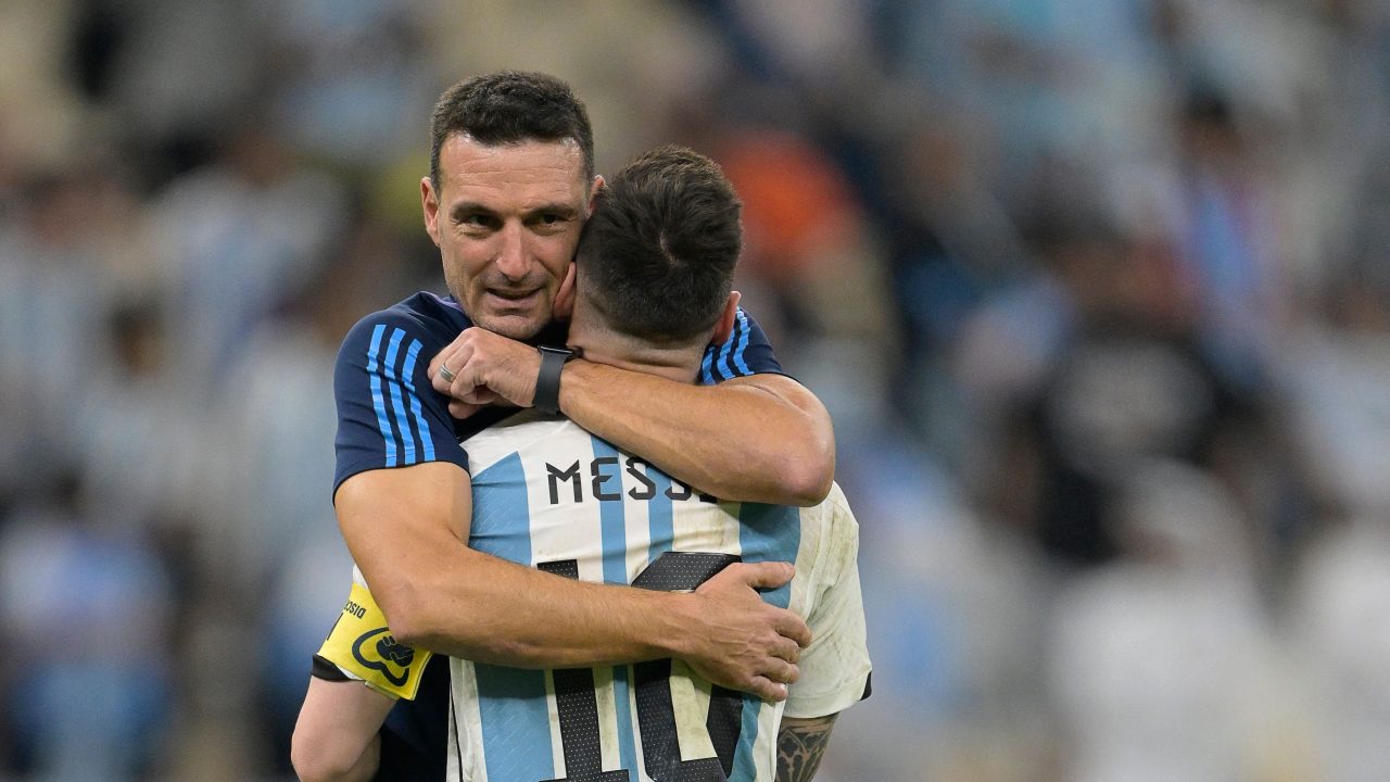 Scaloni projeta futuro da Argentina sem Messi e foca em dar chances a novos jogadores