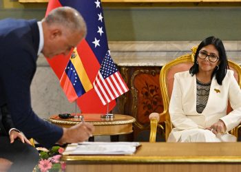 Secretário de Energia nega que EUA estejam 'roubando' petróleo venezuelano: 'Prioridade é o povo'