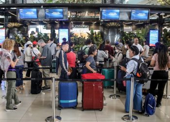 Seis aeroportos da Indonésia suspendem operações após erupção do vulcão Anak Krakatoa