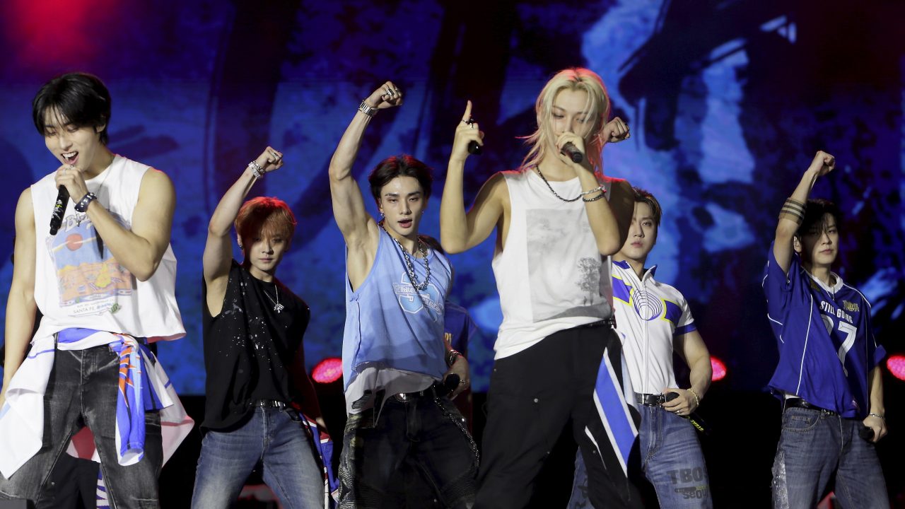 Sem chuva: Cobra Coral recebeu pedido de emergência para atuar na noite do K-pop