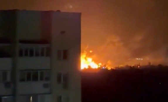 Série de explosões atingem a capital da Ucrânia, e alerta aéreo é disparado