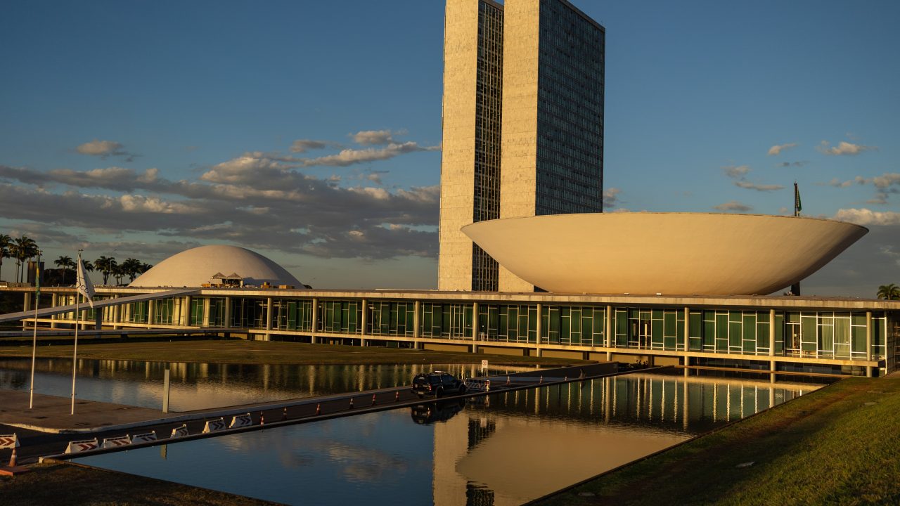 Sete dos dez candidatos ao Senado com maior engajamento nas redes sociais são de direita