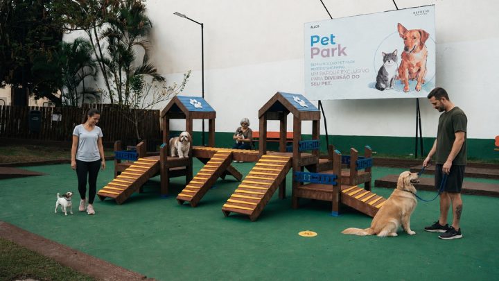Shopping na Zona Sudoeste aumenta espaço pet em 100m² e investe em circuito agility e grama natural