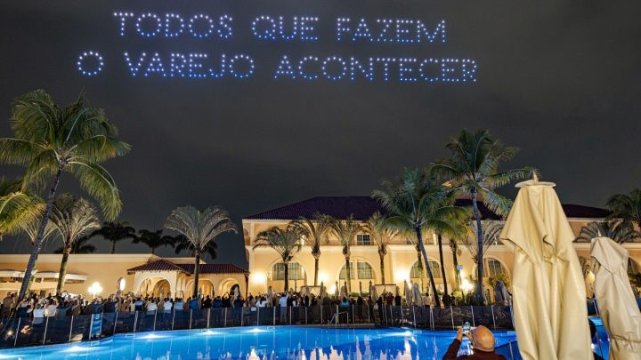 Show de drones da GIC homenageia Varejo e ABRAS