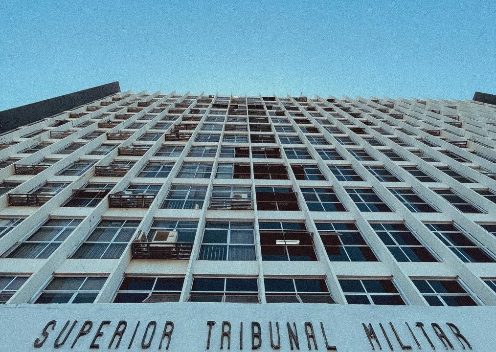 Superior Tribunal Militar mantém condenação de ex-soldado e despachante por fraude em compra de fuzis