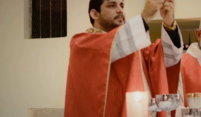Tem padre no samba: pároco da igreja de Santo Antônio, em Caridade, no Ceará, está em parceria finalista na Unidos da Tijuca