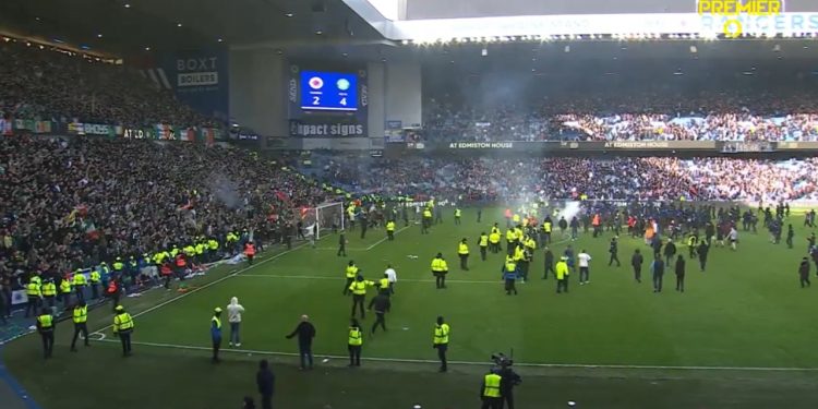 Tradicional clássico europeu veta torcida visitante após confusão e invasão de campo