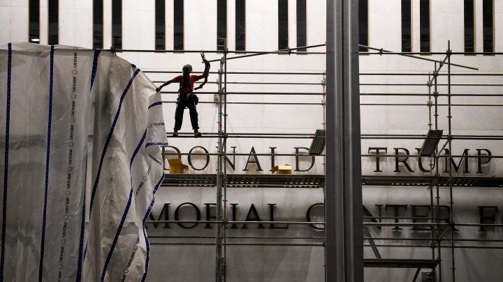 Trump anuncia fechamento do Kennedy Center após juiz vetar rebatizá-lo com seu nome