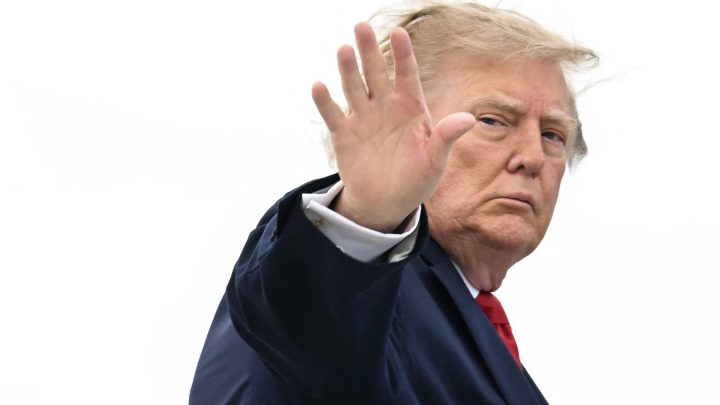 Trump rejeita proposta de cessar-fogo do Irã para reabrir Ormuz e considera retomar bombardeios após midterms