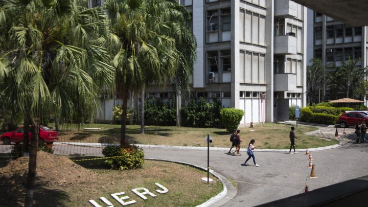 Uerj é condenada a pagar R$ 35 mil a cada candidata negra obrigada a prender cabelo em prova