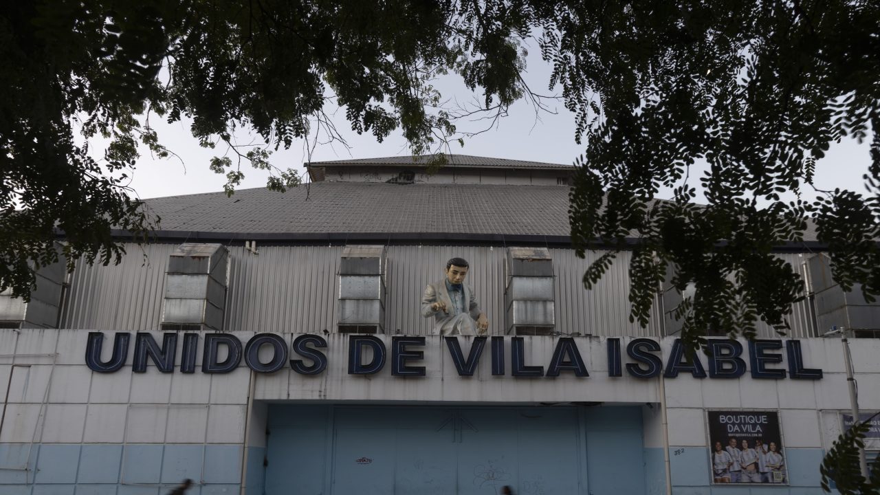 Unidos de Vila Isabel: polêmica na escolha de samba provoca debandada e põe em lados opostos duas grandes figuras da MPB; entenda