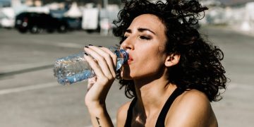 Vai ao Rock in Rio? Veja por que beber pouca água para evitar o banheiro pode ser uma cilada